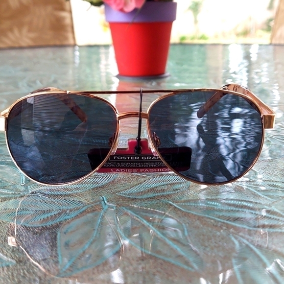 Foster Grant sunglasses - Picture 1 of 5